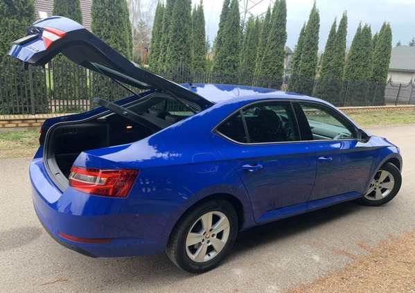 Skoda Superb cena 69900 przebieg: 137000, rok produkcji 2018 z Człopa małe 742